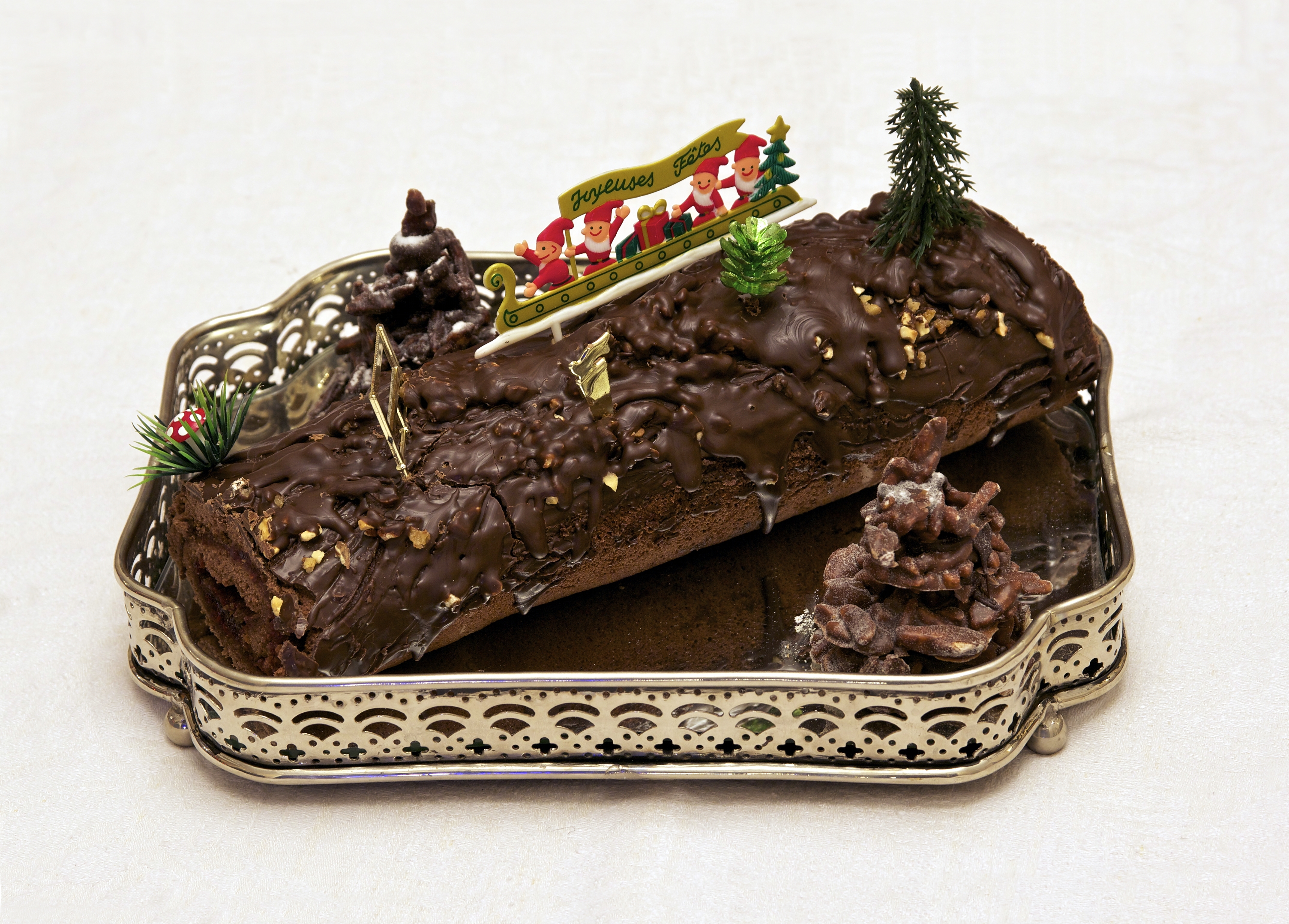 A sliced Greek kormos no-bake chocolate biscuit log