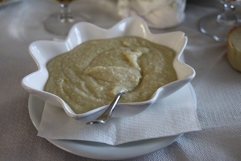 A bowl of Greek skordalia me psomi bread-based garlic dip